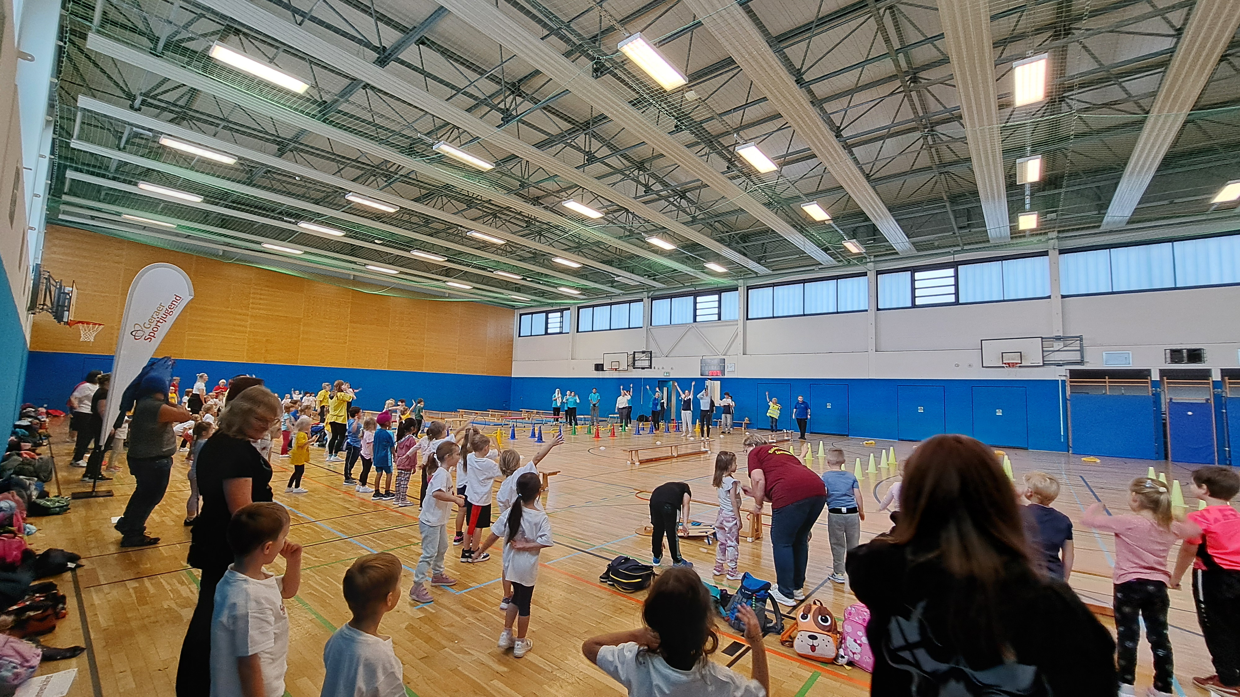 Wo laufen, springen, lärmen erlaubt ist  301 Kinder waren dem Ruf der Geraer Sportjugend zu den 13. Geraer Löwenspielen gefolgt